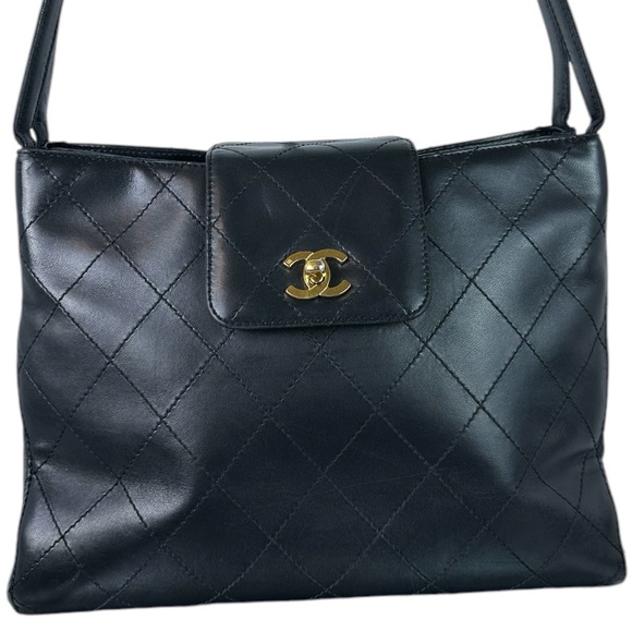 CHANEL CC TURNOLCK LAMBSKIN LEATHER TOTE - Picture 1 of 13